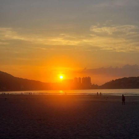 Apartamento Amplo E Belissimo! - 3 Quadras Do Mar! Guaruja Ngoại thất bức ảnh